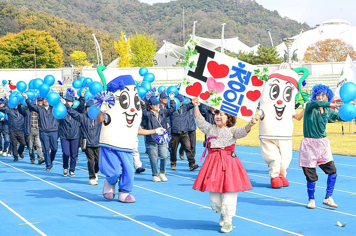 [횡성=뉴시스] 지난 횡성군민 체육대회 선수단 입장 모습. (사진=뉴시스 DB). photo@newsis.com *재판매 및 DB 금지