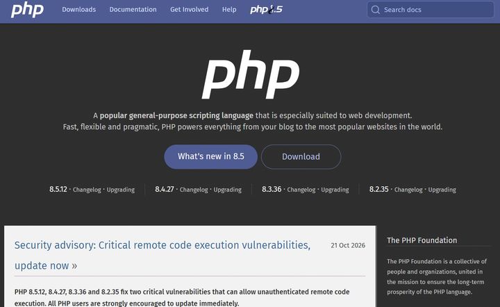 [서울=뉴시스]전세계적으로 웹사이트 개발·운영에 널리 쓰이는 프로그래밍 언어 'PHP'의 웹홈페이지 전경. 왼쪽 하단에 "보안 권고: 치명적인 원격 코드 실행 취약점, 즉시 업데이트 하라"는 긴급 알람이 떠 있다. 2026.10.22. *DB 및 재판매 금지. 