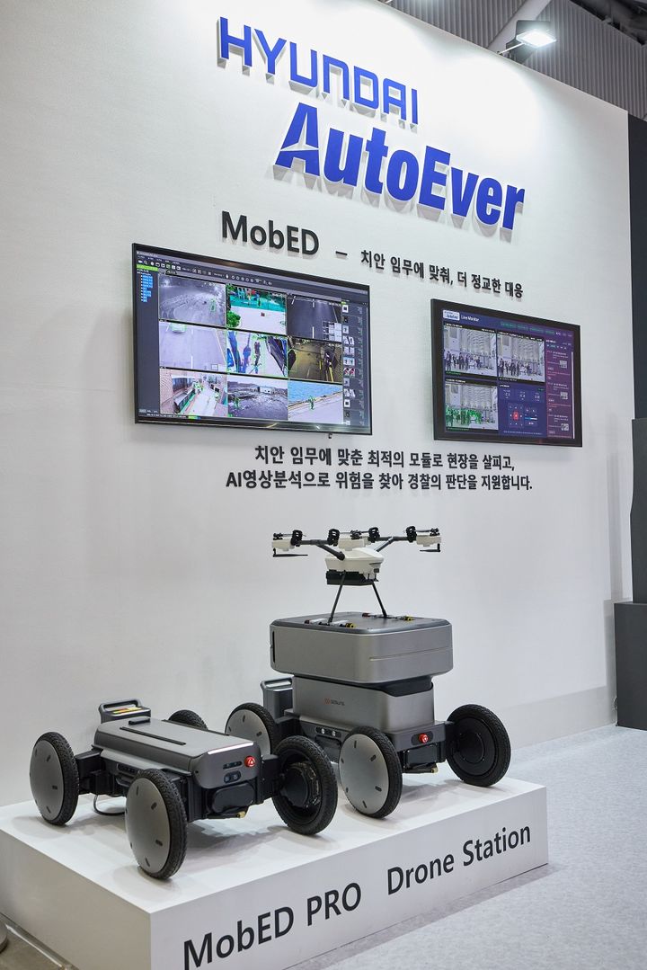 "CCTV 안 보이는 곳 척척 순찰"…현대오토에버, 'AI 순찰로봇' 공개