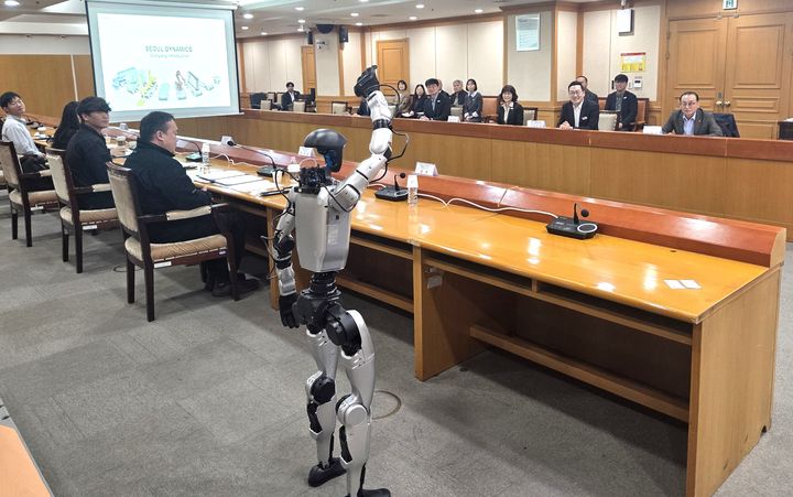 로봇 시연하는 서울다이나믹스 *재판매 및 DB 금지