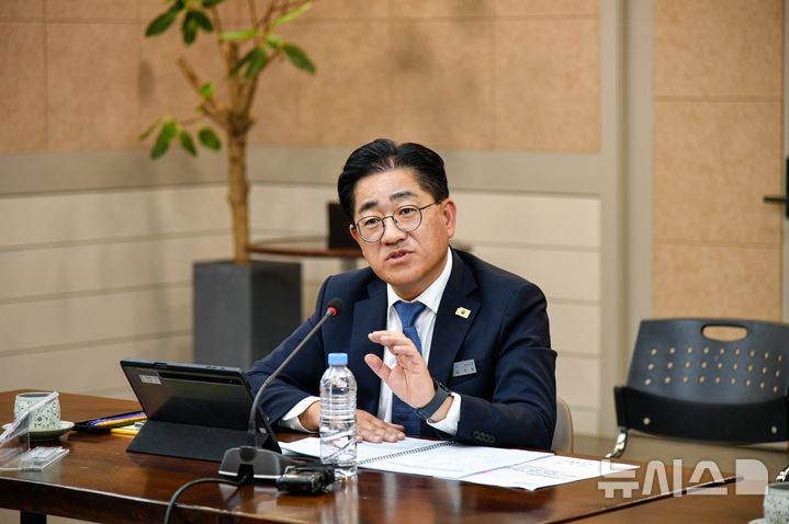 [김포=뉴시스]이기형 경기 김포시장이 제20차 경기도 개발제한구역 시·군 정책발전협의회에서 발언하고 있다. (사진=김포시 제공) 2026.10.22. photo@newsis.com