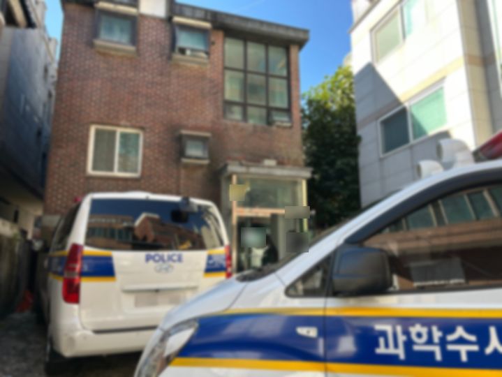 [서울=뉴시스] 정유진 수습기자 = 서울 강서경찰서는 22일 서울 강서구에서 어머니를 살해한 혐의로 딸 A씨를 긴급체포했다고 밝혔다. 2026.10.22. photo@newsis.com *재판매 및 DB 금지