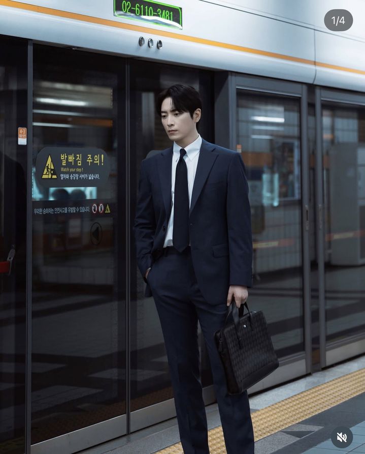 [서울=뉴시스] 배우 이준혁이 드라마 속 완벽한 수트핏을 유지하기 위해 하루 반 끼만 먹고 라면과 술을 끊는 등 철저한 식단 관리를 했다고 밝혔다. (사진=이준혁 인스타그램 캡처) *재판매 및 DB 금지