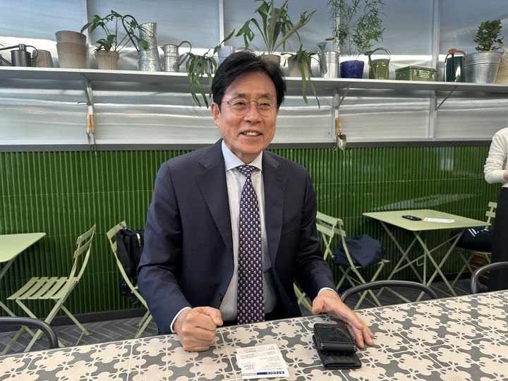 [서울=뉴시스] 이혜원 기자 = 22일 서울 성동구 성수동 '더 하우스 오브 테라로사 서울점'에서 열린 프리오픈 행사에서 김의열 학산 대표가 발언하고 있다. *재판매 및 DB 금지
