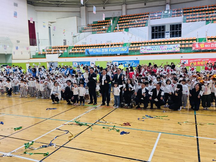 [무안=뉴시스]어린이집 '튼튼 신나는 운동회'. (사진=무안군 제공) 2026.10.22. photo@newsis.com *재판매 및 DB 금지