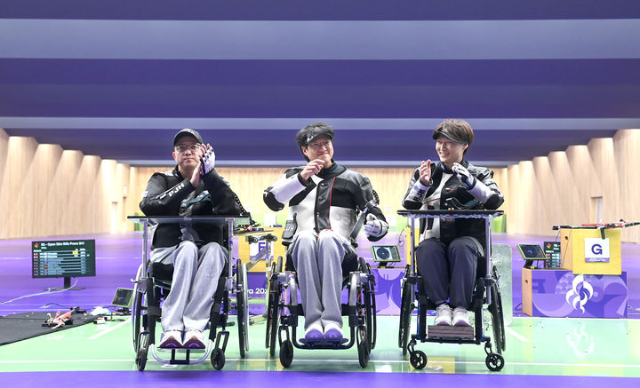 [서울=뉴시스] 2026 아이치·나고야 장애인아시안게임 사격 혼성 50m 소총 복사에서 금, 은, 동메달을 딴 이장호와 박진호, 황정민. (사진 = 대한장애인체육회 제공) *재판매 및 DB 금지
