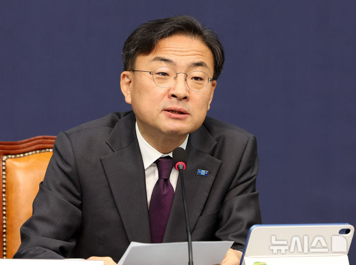 [서울=뉴시스] 고범준 기자 = 신장식 조국혁신당 대표가 22일 서울 여의도 국회에서 열린 최고위원회에서 발언하고 있다. 2026.10.22. bjko@newsis.com