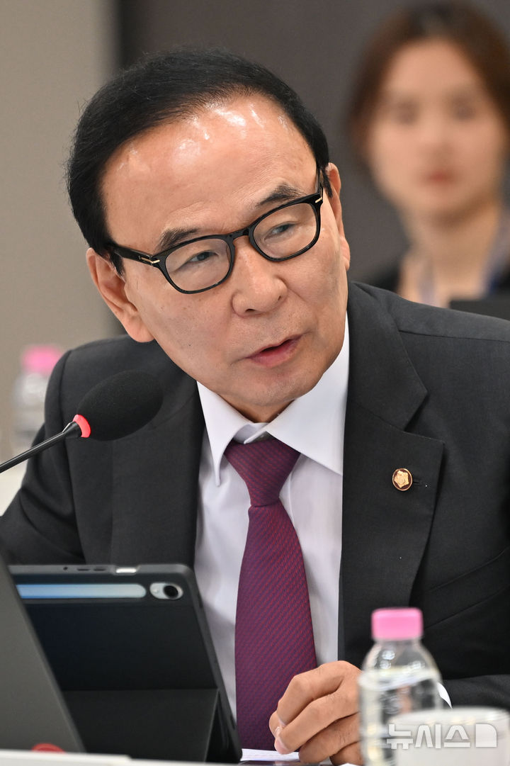 [전남광주=뉴시스] 이영주 기자 = 국회 행정안전위원회 국민의힘 박덕흠 의원이 22일 오전 전남광주 서구 전남광주통합특별시 광주청사에서 열린 국정감사에 참여해 질의하고 있다. 2026.10.22. leeyj2578@newsis.com