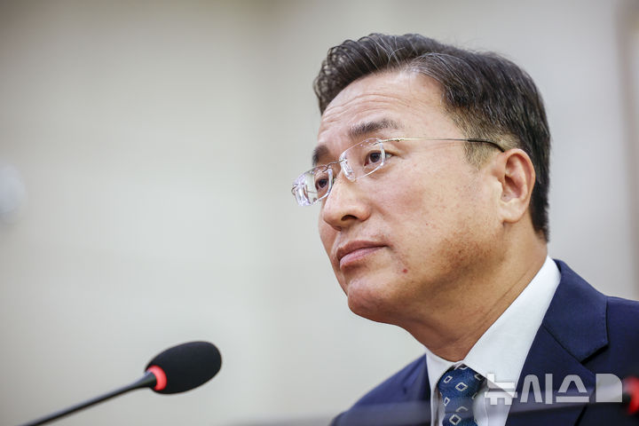 [서울=뉴시스] 정병혁 기자 = 이정현 공소청장(검찰총장) 직무대행이 22일 서울 여의도 국회에서 열린 법제사법위원회의 공소청 본청에 대한 국정감사에서 질문에 답하고 있다. 2026.10.22. jhope@newsis.com
