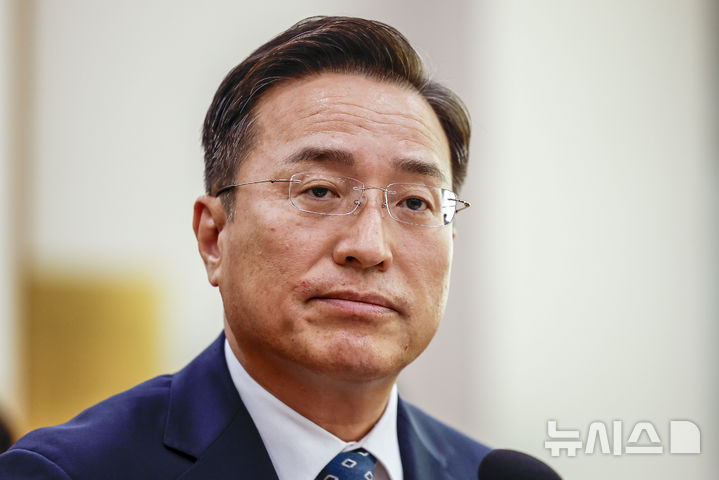 [서울=뉴시스] 정병혁 기자 = 이정현 공소청장(검찰총장) 직무대행이 22일 서울 여의도 국회에서 열린 법제사법위원회의 공소청 본청에 대한 국정감사에서 질문을 듣고 있다. 2026.10.22. jhope@newsis.com