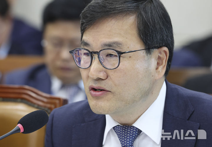 [서울=뉴시스] 최진석 기자 = 박해영 국세청 차장이 22일 여의도 국회에서 열린 재정기획위원회의 재정경제부, 국가데이터처, 국세청 등에 대한 종합감사에 출석해 의원 질의에 답하고 있다. 2026.10.22. myjs@newsis.com