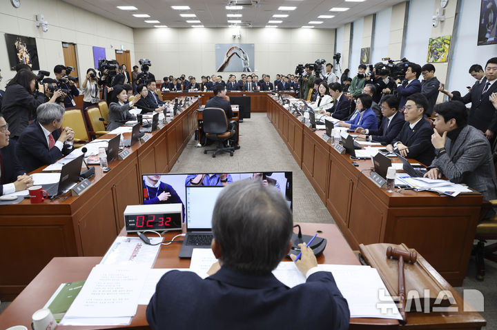 [서울=뉴시스] 최진석 기자 = 이진숙 국민의힘 의원이 22일 여의도 국회에서 열린 과학기술정보방송통신위원회의 방송미디어통신위원회 등에 대한 종합감사에서 발언하고 있다. 2026.10.22. myjs@newsis.com