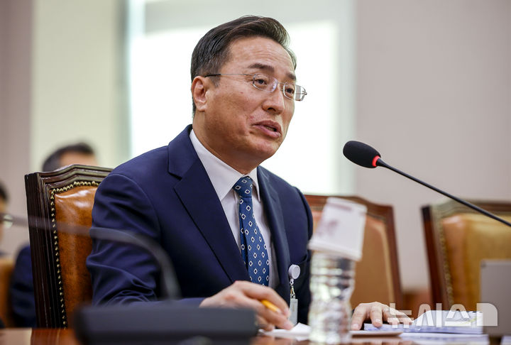 [서울=뉴시스] 정병혁 기자 = 이정현 공소청장(검찰총장) 직무대행이 22일 서울 여의도 국회에서 열린 법제사법위원회의 공소청 본청에 대한 국정감사에서 질문에 답하고 있다. 2026.10.22. jhope@newsis.com