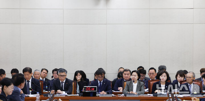 [서울=뉴시스] 김근수 기자 = 22일 오전 서울 여의도 국회에서 보건복지위원회 국정감사가 열리고 있다. 2026.10.22. ks@newsis.com