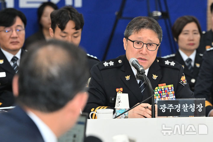[전남광주=뉴시스] 이영주 기자 = 양영우 광주경찰청장이 22일 오후 전남광주 서구 전남광주통합특별시 광주청사에서 열린 광주경찰청·전남경찰청 대상 국정감사에 참여해 질의답변하고 있다. 2026.10.22. leeyj2578