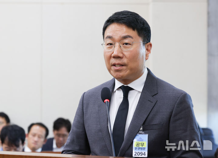 [서울=뉴시스] 김근수 기자 = 윤구 구글코리아 사장이 22일 오후 서울 여의도 국회에서 열린 재정경제위원회 종합국정감사에서 질의에 답하고 있다. 2026.10.22. ks@newsis.com