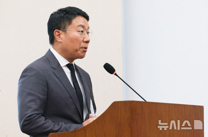 [서울=뉴시스] 김근수 기자 = 윤구 구글코리아 사장이 22일 오후 서울 여의도 국회에서 열린 재정경제위원회 종합국정감사에서 질의에 답하고 있다. 2026.10.22. ks@newsis.com