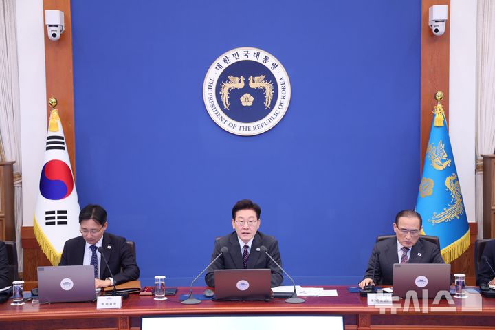 [서울=뉴시스] 조성봉 기자= 이재명 대통령이 22일 청와대에서 열린 수석보좌관회의에서 발언하고 있다. (청와대통신사진기자단) 2026.10.22. suncho21@newsis.com