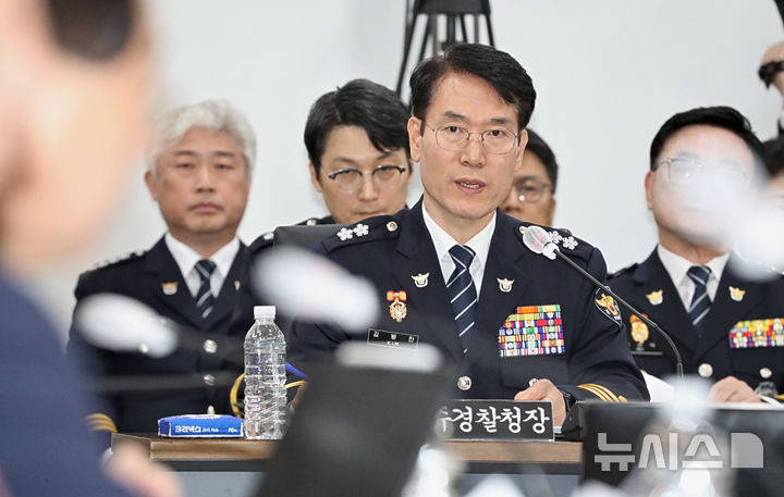 [제주=뉴시스] 우장호 기자 = 김병찬 제주경찰청장이 22일 오후 제주시 노형동 제주경찰청 7층 대회의실에서 열린 국회 행정안전위원회의 제주경찰청에 대한 국정감사에서 의원 질의에 답변하고 있다. 2026.10.22. woo1223@newsis.com
