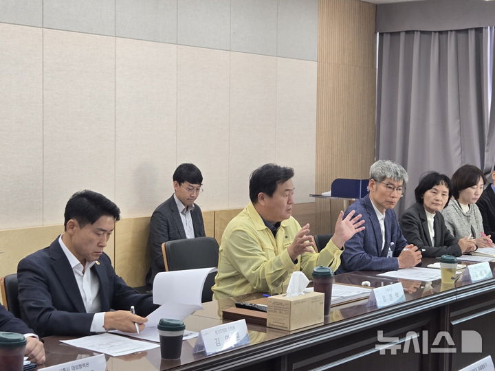 [시흥=뉴시스] 임병택 시장이 '시흥 벽깨기 지역계획 수립을 위한 민·관·학·정 킥오프 회의'에 참석해 발언하고 있다.(사진=시흥시 제공).2026.10.23. photo@newsis.com