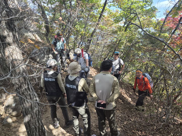 [합천=뉴시스] 가야산국립공원 불법·무질서행위 집중단속 (사진=가야산국립공원 제공) 2026. 10. 23. photo@newsis.com *재판매 및 DB 금지