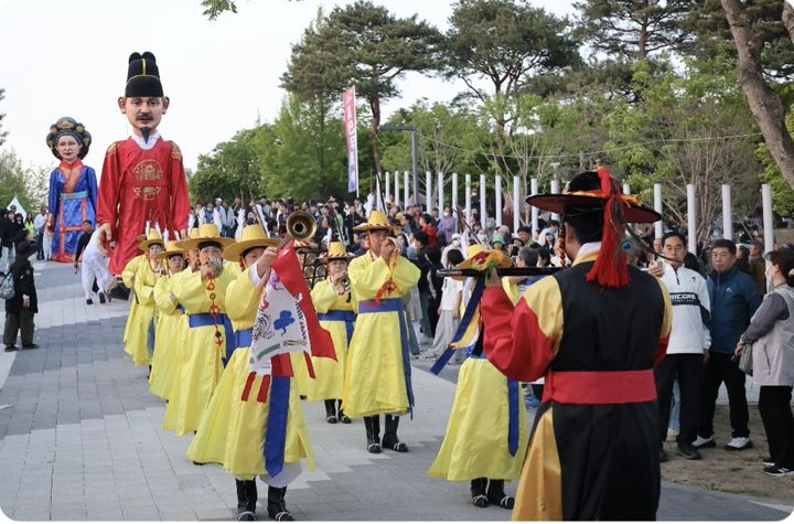 [여주=뉴시스] 세종대왕 진상퍼레이드(사진=여주세종문화관광재단 제공)2026.10.23.photo@newsis.com *재판매 및 DB 금지