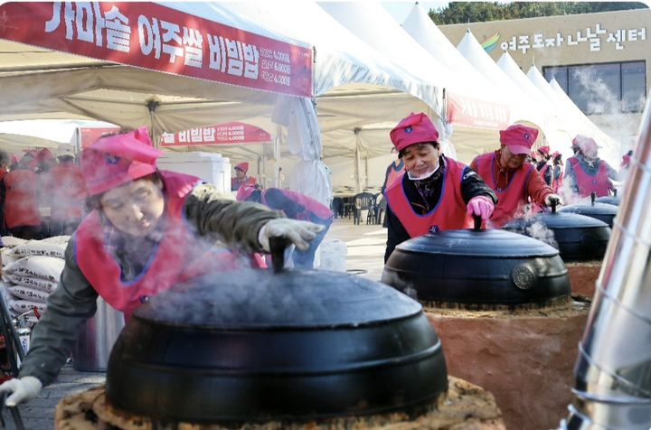 [여주=뉴시스] 여주쌀 가마솥 비빔밥(사진=여주세종문화관광재단 제공) *재판매 및 DB 금지
