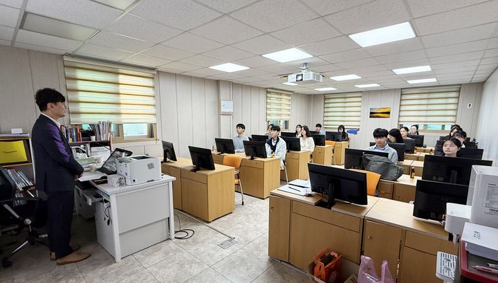 [거창=뉴시스] 함양군, 2026년 신규임용 공무원 대상 정보화 교육 (사진=거창군 제공) 2026. 10. 23. photo@newsis.com *재판매 및 DB 금지