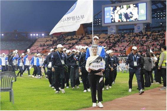 [부산=뉴시스]부산시 선수단 입장 모습. (사진=부산시 제공) 2026.10.23. photo@newsis.com *재판매 및 DB 금지
