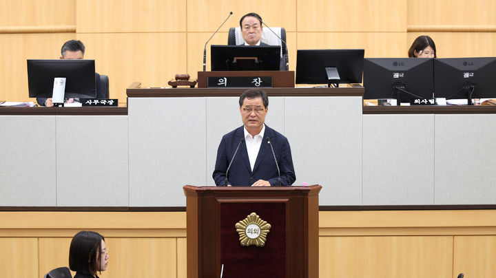 [여수=뉴시스] 김종길 여수시의원이 23일 의회 본회의장에서 5분발언 하고 있다. (사진=시의회 제공) 2026.10.23. photo@newsis.com *재판매 및 DB 금지
