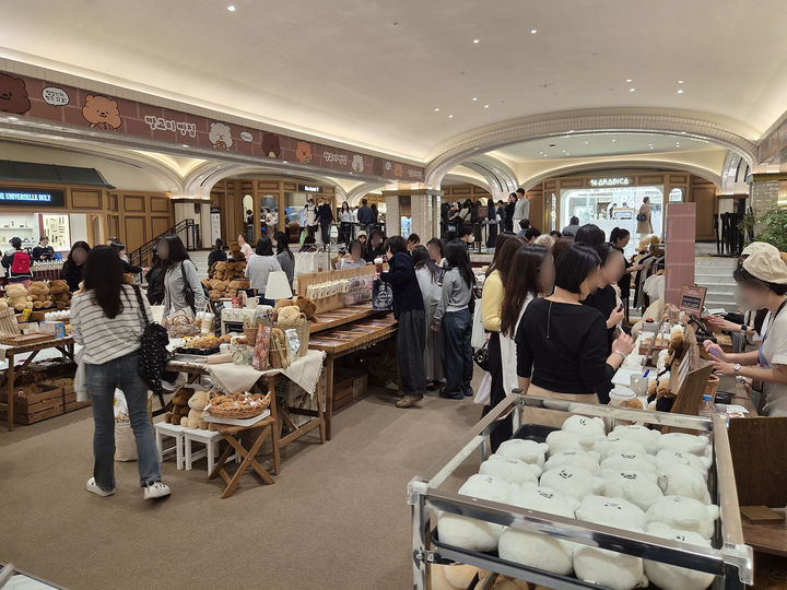 [서울=뉴시스] 신세계백화점 강남점 빵고미 팝업. (사진=신세계백화점 제공) *재판매 및 DB 금지