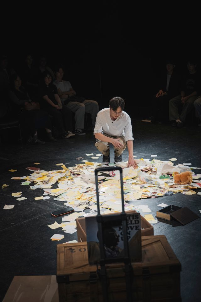 [서울=뉴시스] 연극 '내게 빛나는 모든 것'에 출연 중인 배우 노재원. (사진 = 크리에이티브테이블 석영 제공) 2026.10.23. photo@newsis.com *재판매 및 DB 금지