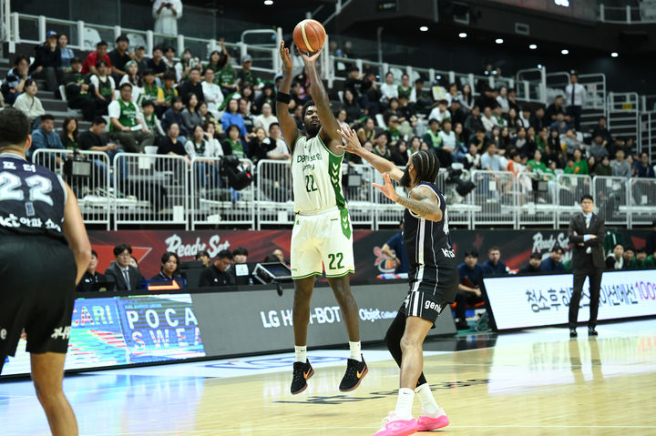 [서울=뉴시스] 프로농구 원주 DB의 레이션 해먼즈. (사진=KBL 제공) 2026.10.23. photo@newsis.com *재판매 및 DB 금지