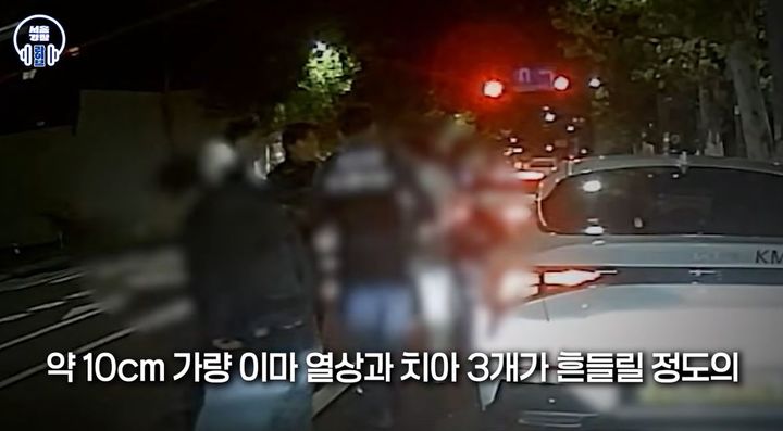 [서울=뉴시스] 술에 취한 승객이 택시 기사를 폭행해 중상을 입힌 뒤 출동한 경찰에 검거됐다. (사진출처='서울경찰' 유튜브 채널 캡처) *재판매 및 DB 금지