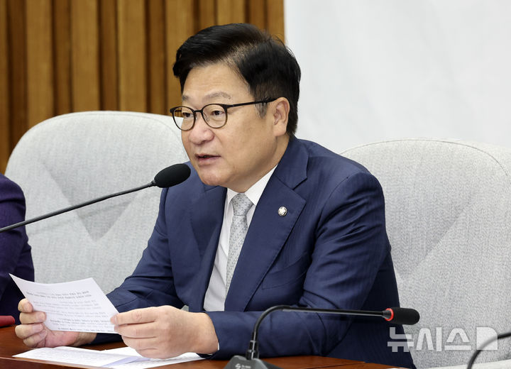 [서울=뉴시스] 최진석 기자 = 정점식 국민의힘 원내대표가 23일 여의도 국회에서 열린 국정감사대책회의에 참석해 발언하고 있다. 2026.10.23. myjs@newsis.com
