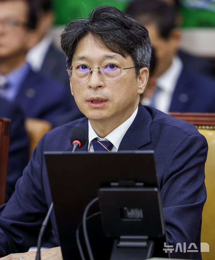 [서울=뉴시스] 정병혁 기자 = 홍지선 국토교통부 장관이 23일 서울 여의도 국회에서 열린 국토교통위원회의 종합감사에서 질문에 답하고 있다 2026.10.23. jhope@newsis.com