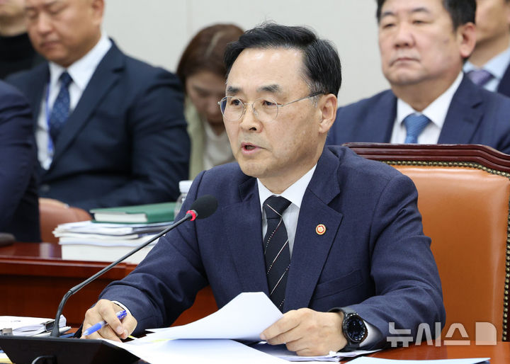 [서울=뉴시스] 고범준 기자 = 차정인 국가교육위원장이 23일 서울 여의도 국회에서 열린 교육위원회 교육부, 국가교육위원회 등에 대한 종합감사에서 의원 질의에 답변하고 있다. 2026.10.23. bjko@newsis.com