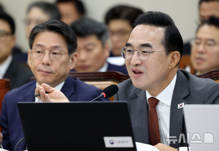 [서울=뉴시스] 고범준 기자 = 박홍근 기획예산처 장관이 23일 서울 여의도 국회에서 열린 재정경제기획위원회 기획예산처, 한국은행 등에 대한 종합감사에서 의원 질의에 답변하고 있다. 2026.10.23. bjko@newsis.com