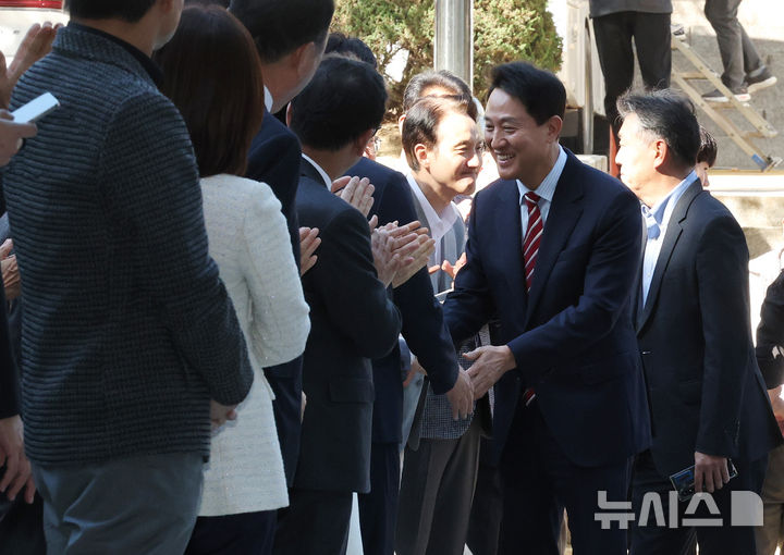[서울=뉴시스] 박주성 기자 = 오세훈 서울시장이 23일 서울 서초구 서울고법에서 열린 '명태균 여론조사 대납 의혹 사건' 항소심 선고공판에 출석하고 있다. (공동취재). 2026.10.23. park7691@newsis.com
