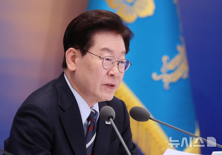 [서울=뉴시스] 조성봉 기자 = 이재명 대통령이 23일 청와대 영빈관에서 열린 규제합리화위원회 제2차 전체회의에서 발언하고 있다. 2026.10.23. suncho21@newsis.com