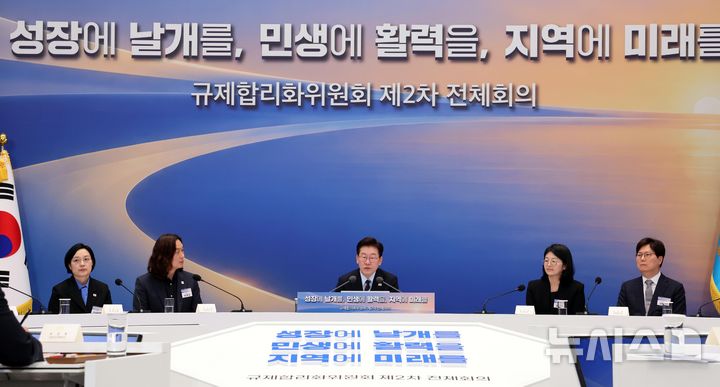 [서울=뉴시스] 조성봉 기자 = 이재명 대통령이 23일 청와대 영빈관에서 열린 규제합리화위원회 제2차 전체회의에서 발언하고 있다. 2026.10.23. suncho21@newsis.com