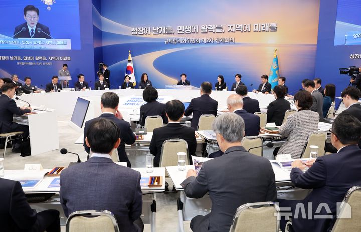 [서울=뉴시스] 조성봉 기자 = 이재명 대통령이 23일 청와대 영빈관에서 열린 규제합리화위원회 제2차 전체회의에서 발언하고 있다. 2026.10.23. suncho21@newsis.com