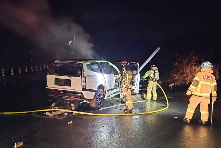 [강릉=뉴시스] 강릉 전기차 화재 현장. (사진=강원특별자치도 소방본부 제공) 2026.10.24. photo@newsis.com *재판매 및 DB 금지