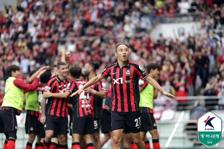 [서울=뉴시스]FC서울 문선민이 득점 후 세리머니를 하고 있다. (사진=한국프로축구연맹 제공)