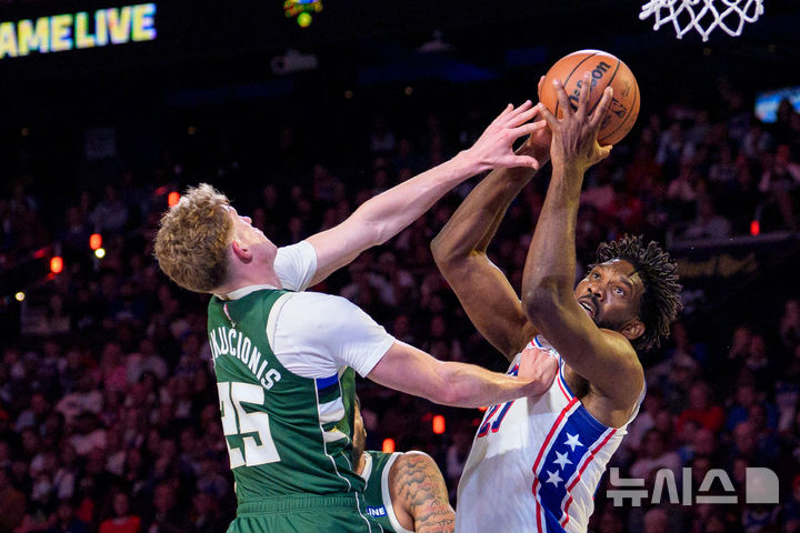[필라델피아=AP/뉴시스] 미국프로농구(NBA) 필라델피아 세븐티식서스의 조엘 엠비드. 2026.10.24.