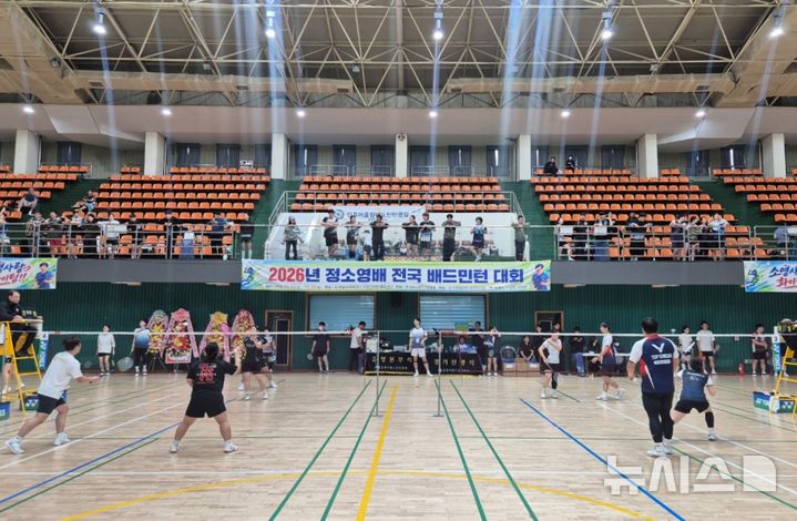 [김제=뉴시스] 김제실내체육관에서 열린 정소영 기념 전국배드민턴대회 모습. *재판매 및 DB 금지