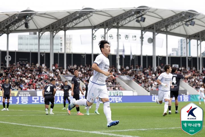 [서울=뉴시스] 프로축구 K리그2 수원 삼성의 강현묵. (사진=한국프로축구연맹 제공)