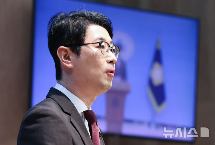 [서울=뉴시스] 김근수 기자 = 주진우 국민의힘 의원이 25일 오전 서울 여의도 국회 소통관에서 중앙선거관리위원회 추가 부정행위 적발 긴급 기자회견을 하고 있다. 2026.10.25. ks@newsis.com