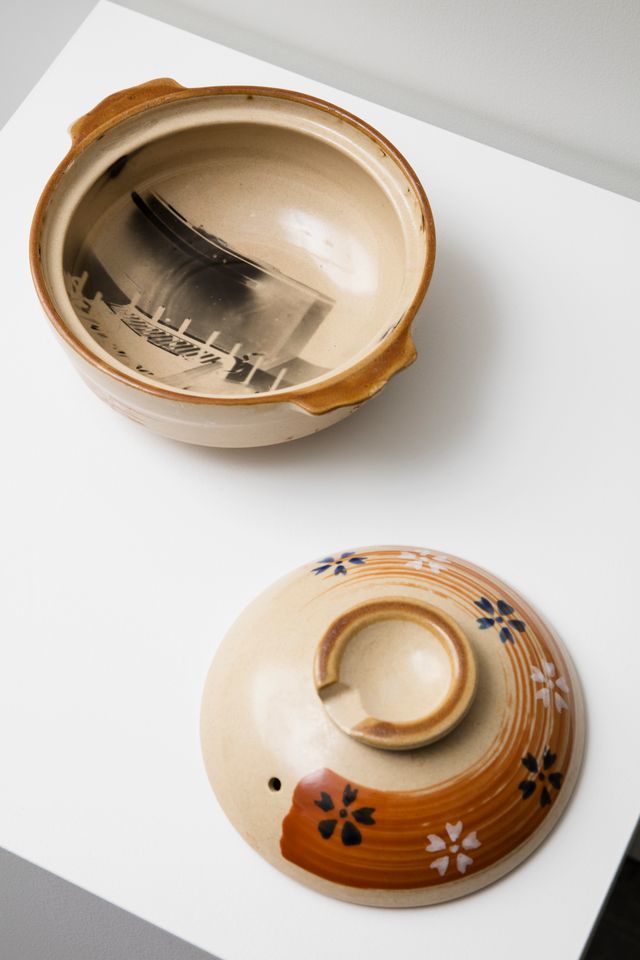 노조미 스즈키, Bundling Light Earthen Pot, 2016, Earthenware pot used, photographic emulsion, ø19 x 17 cm *재판매 및 DB 금지