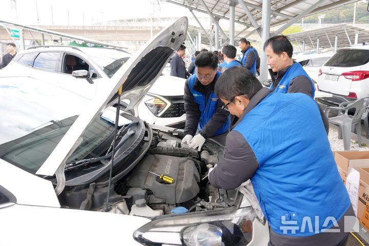 [경기광주=뉴시스] 광주시가 겨울철 대비 차량 무상점검 행사를 진행했다 (사진=광주시 제공) 2026.10.26.photo@newsis.com